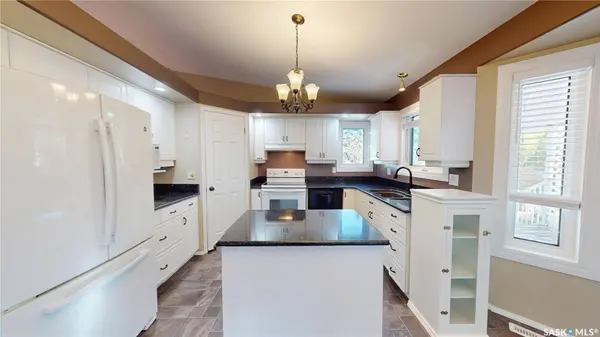 803 Swan CRES, Saskatoon, SK S7J 5C7