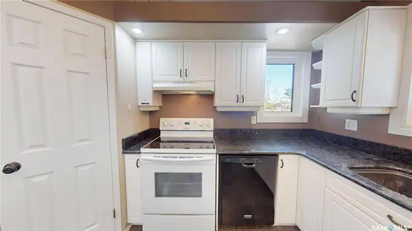 803 Swan CRESCENT, Saskatoon, SK S7J 5C7