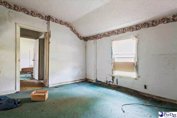 143 Calhoun St, Lake City, SC 29560