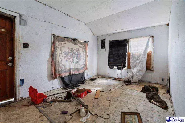 143 Calhoun St, Lake City, SC 29560