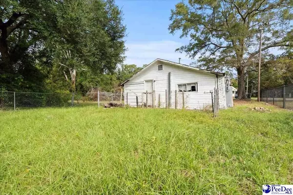 143 Calhoun St, Lake City, SC 29560