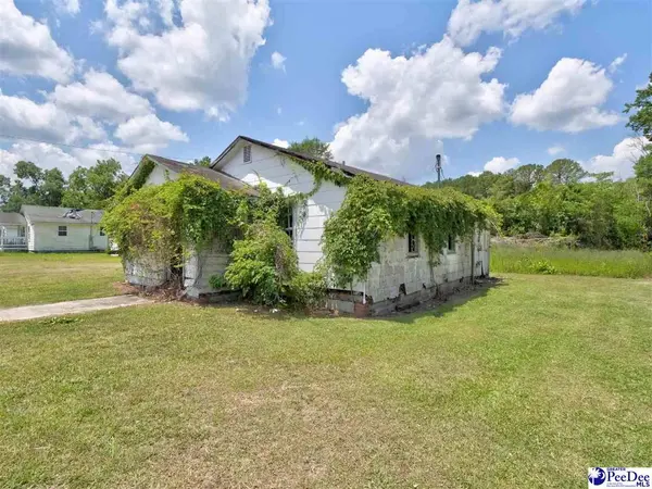 606 Jones Ave, Andrews, SC 29510