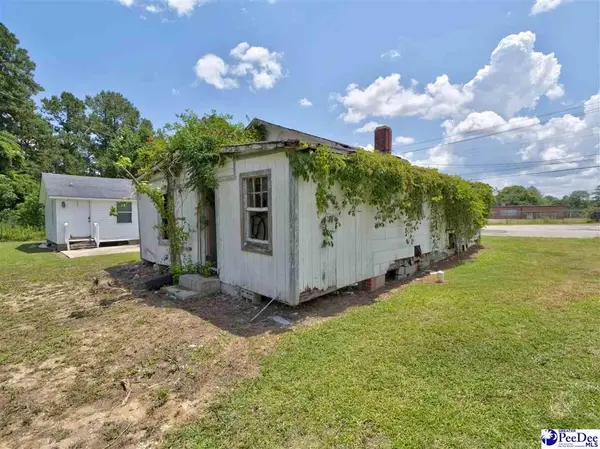 606 Jones Ave, Andrews, SC 29510
