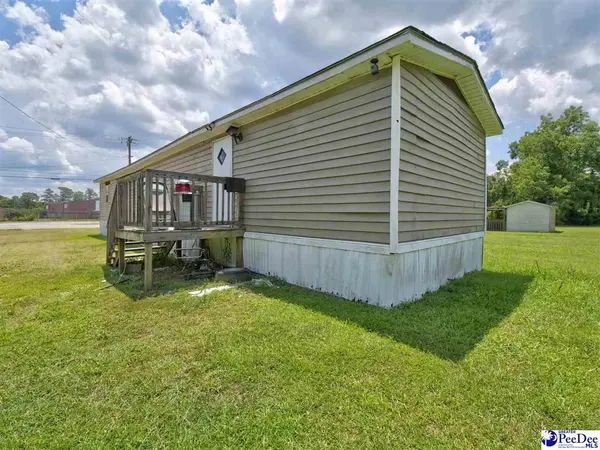 608 Jones Ave, Andrews, SC 29510