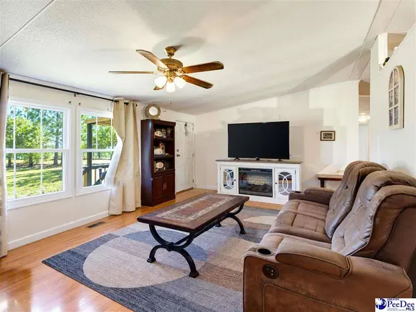 139 Hillcrest Lane, Mcbee, SC 29101