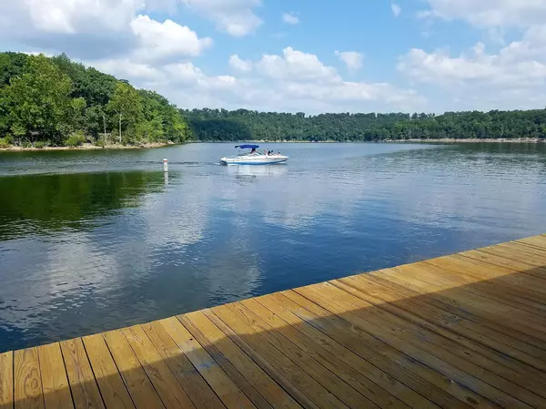 feature image of Lake Living in the Table Rock Lake Area: Your Guide to the Perfect Ozarks Lifestyle