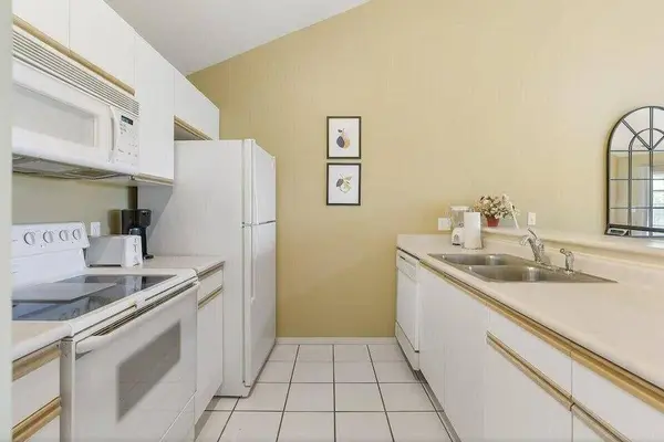 120 Spring Creek CT #Apt 36, Branson, MO 65616
