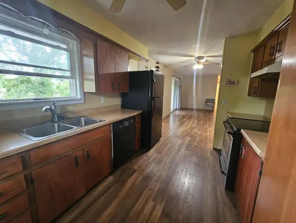 9 Pioneer PL, Kimberling City, MO 65686