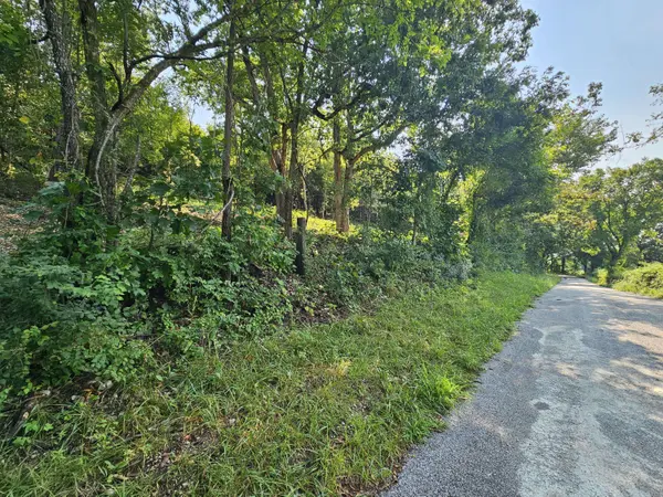 000 Mclean RD, Ozark, MO 65721
