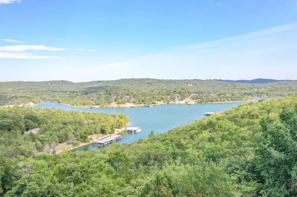000 Pioneer Point RD, Galena, MO 65656