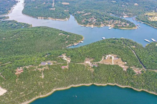 000 Pioneer Point RD, Galena, MO 65656