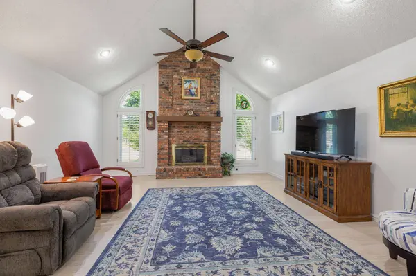 706 W Wasson DR, Nixa, MO 65714
