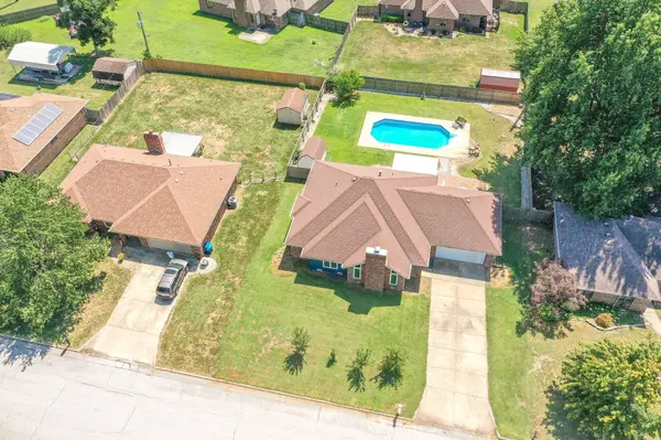 706 W Wasson DR, Nixa, MO 65714