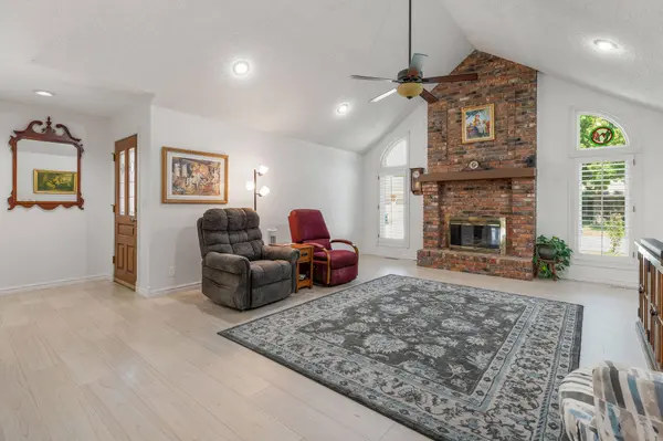 706 W Wasson DR, Nixa, MO 65714