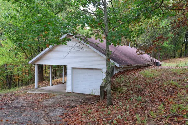 239 Seclusion DR, Spokane, MO 65754