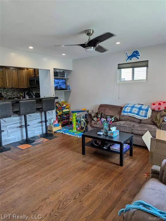 31004 Barton Street, Garden City, MI 48135