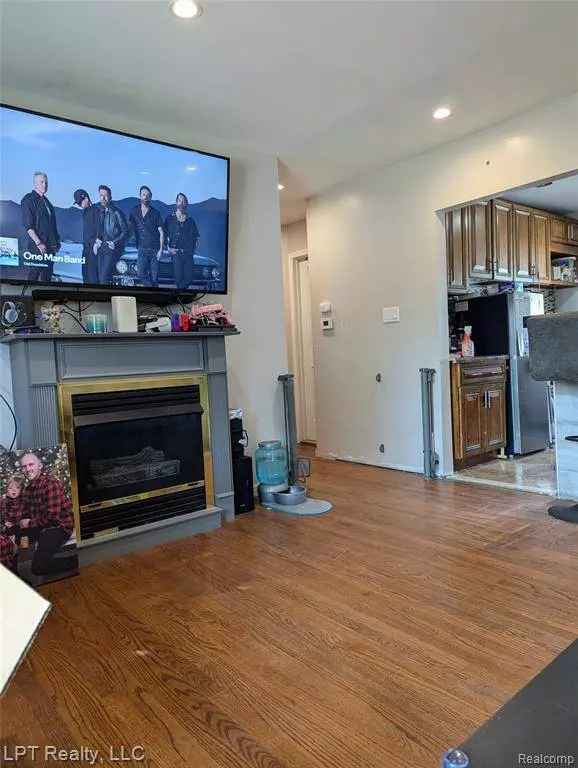 31004 Barton Street, Garden City, MI 48135