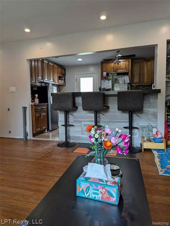 31004 Barton Street, Garden City, MI 48135