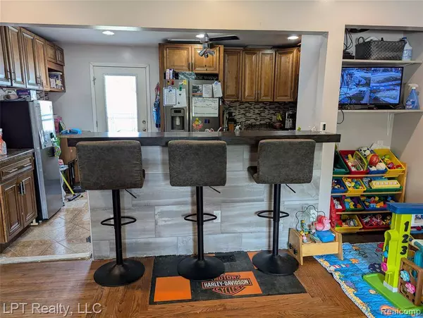 31004 Barton Street, Garden City, MI 48135