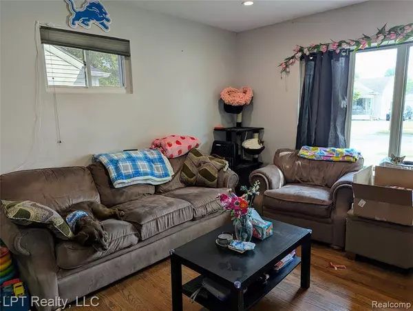 31004 Barton Street, Garden City, MI 48135