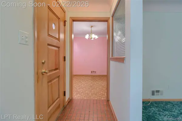 32473 Sheridan ST, Garden City, MI 48135