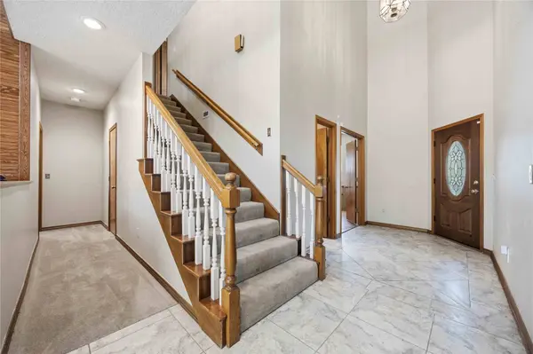 27 Shining Lakes PL, The Woodlands, TX 77381