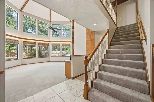 27 Shining Lakes PL, The Woodlands, TX 77381