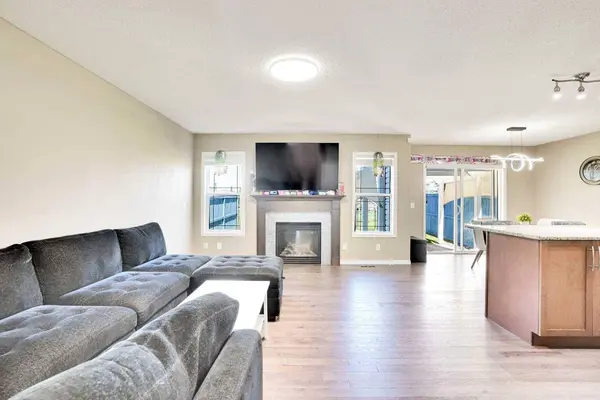 174 Windstone AVE SW, Airdrie, AB T4B3R3