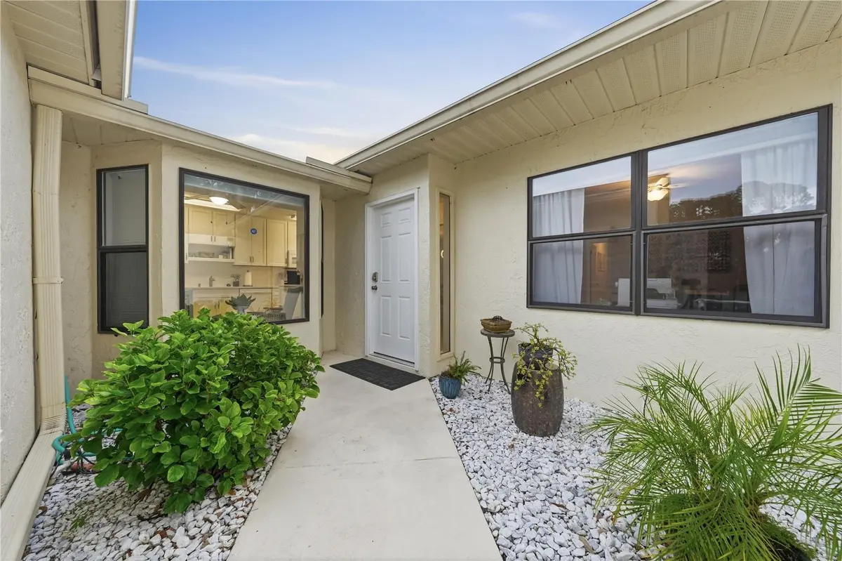 2226 Cypress Cove Dr, Tavares, FL 32778-2015