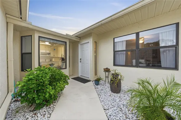 2226 Cypress Cove Dr, Tavares, FL 32778-2015