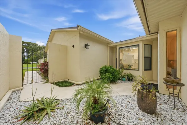 2226 Cypress Cove Dr, Tavares, FL 32778-2015