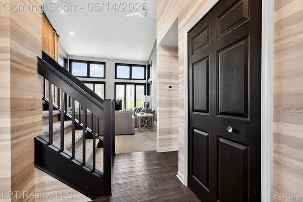4108 Villager DR, Orion Charter Township, MI 48359