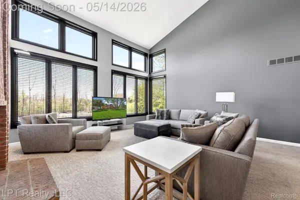 4108 Villager DR, Orion Charter Township, MI 48359