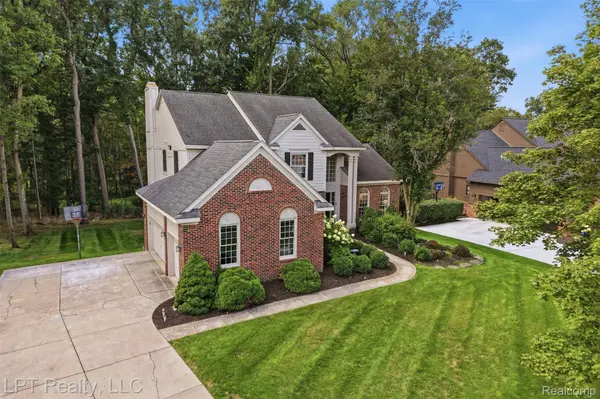 1419 Woodbridge LN, Wixom, MI 48393