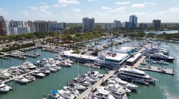 Why Sarasota's Waterfront Homes Are the Epitome of Luxury Living