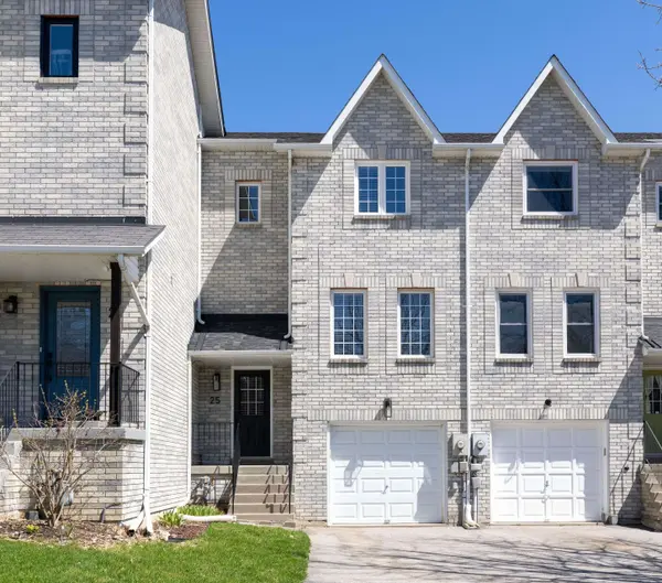 25 Hattie CT, Georgina, ON L4P 3Z7