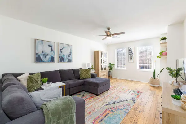 25 Hattie CT, Georgina, ON L4P 3Z7