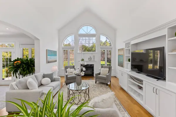 5 Wolford CT, Georgina, ON L4P 0B1