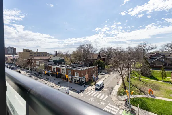 1660 Bloor ST W #506, Toronto W01, ON M6P 1A8