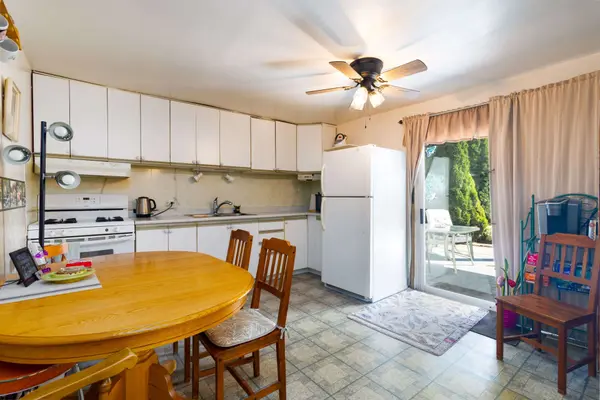 6823 Main ST, Whitchurch-stouffville, ON L4A 7G4
