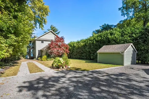21 Pinery LN, Georgina, ON L0E 1L0