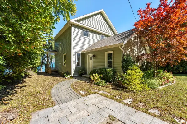 21 Pinery LN, Georgina, ON L0E 1L0