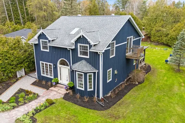 26 Vambola AVE, Georgina, ON L0E 1N0