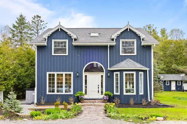 26 Vambola AVE, Georgina, ON L0E 1N0