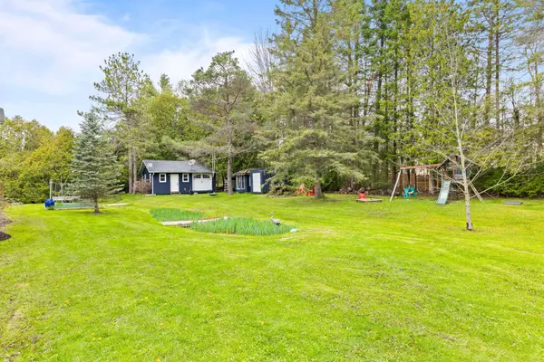 26 Vambola AVE, Georgina, ON L0E 1N0