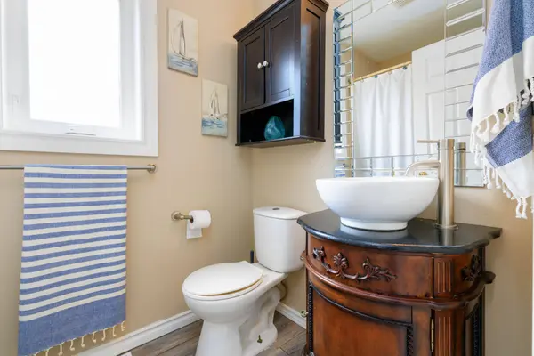 11 Hardwood DR, Georgina, ON L0E 1L0