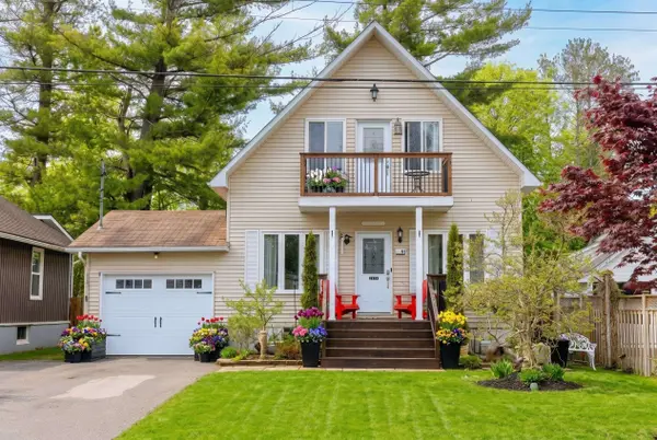 11 Hardwood DR, Georgina, ON L0E 1L0