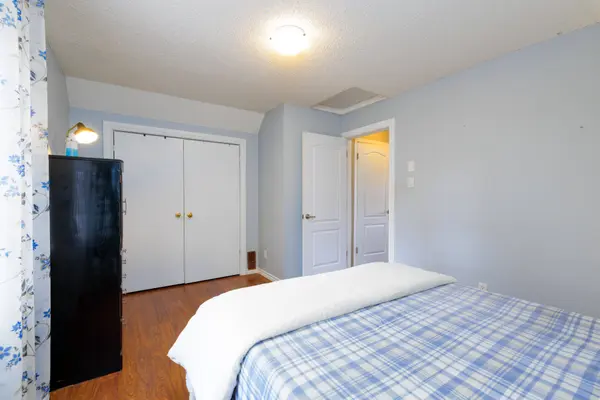 11 Hardwood DR, Georgina, ON L0E 1L0