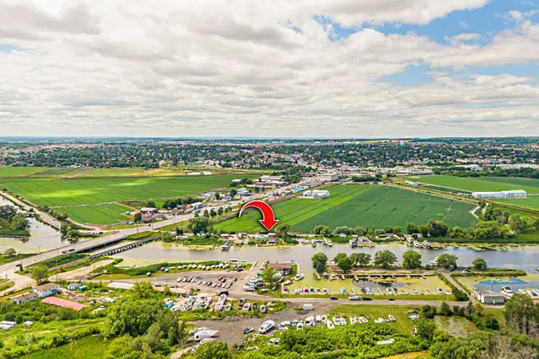 17 Private DR, Bradford West Gwillimbury, ON L3Z 3H3