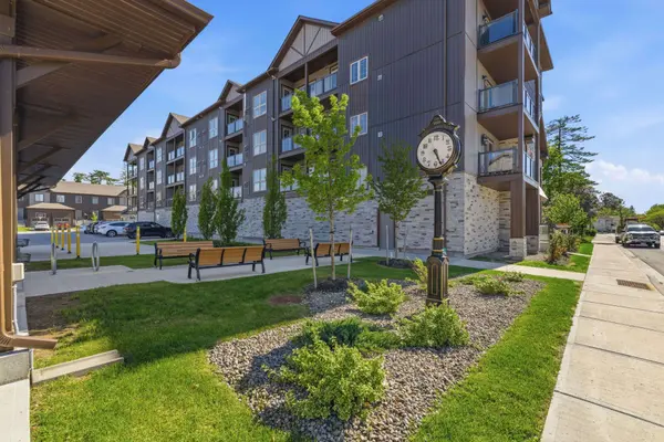 110 Grew BLVD #303, Georgina, ON L0E 1L0
